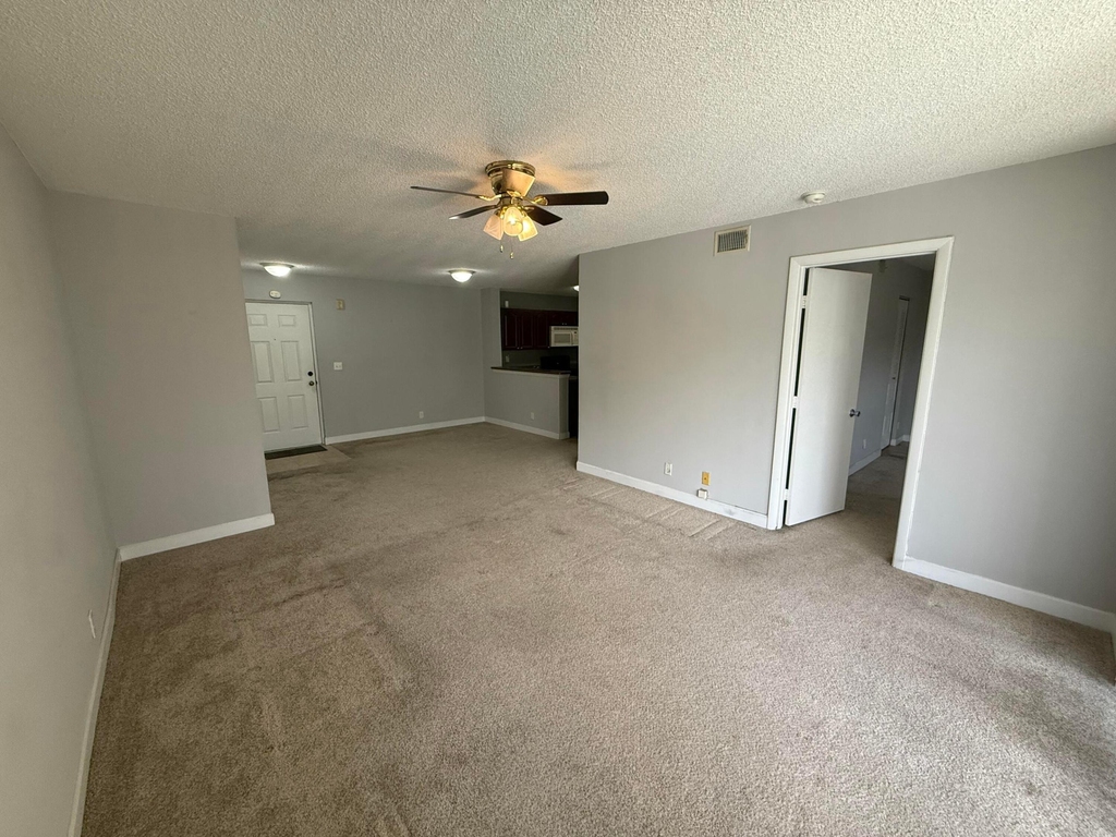 5821 Riverside Drive - Photo 5