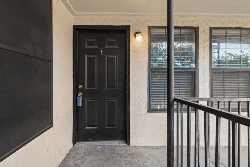 1108 N Elm Street - Photo 0