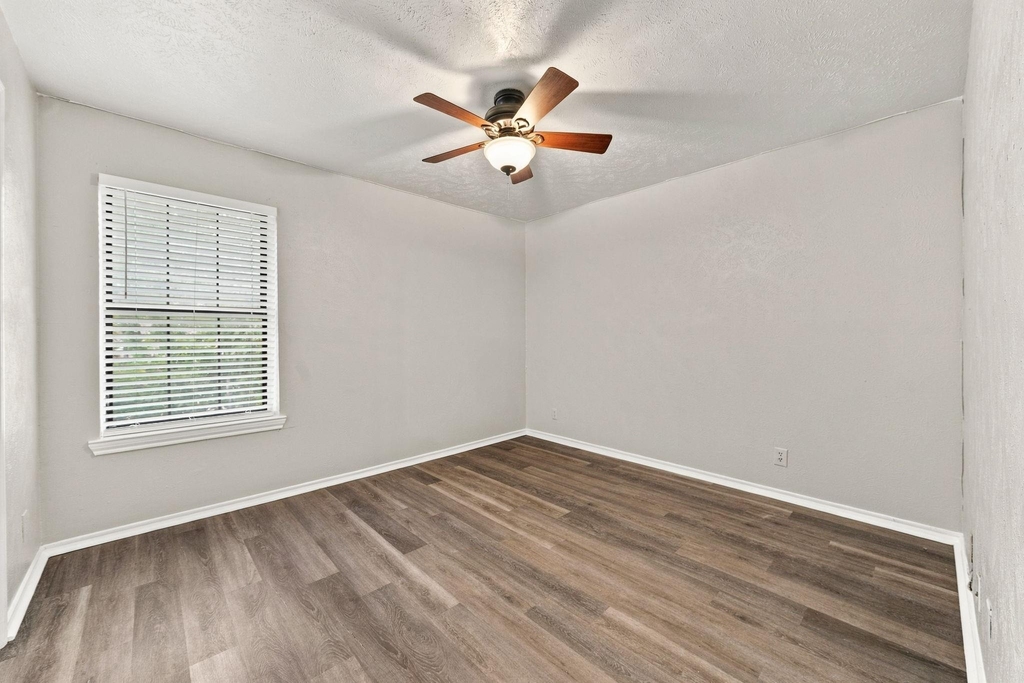 1108 N Elm Street - Photo 9