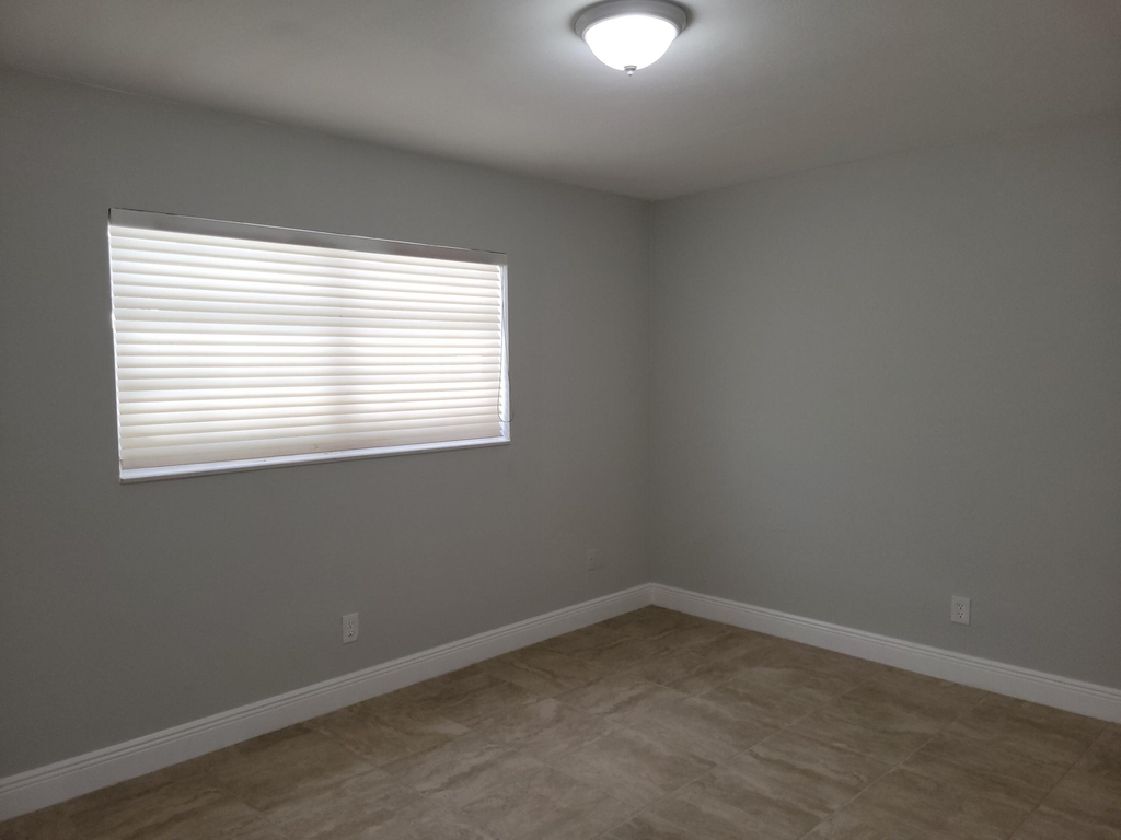 651 Ne 46th Court - Photo 4