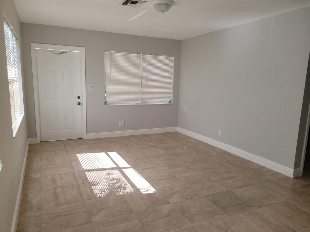 651 Ne 46th Court - Photo 2