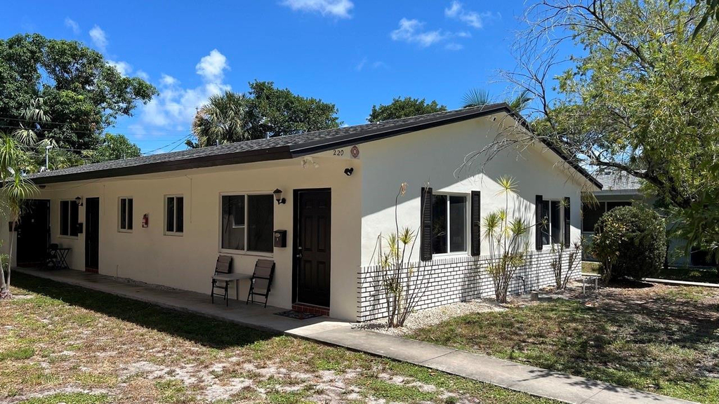 220 Se 22nd Avenue - Photo 16
