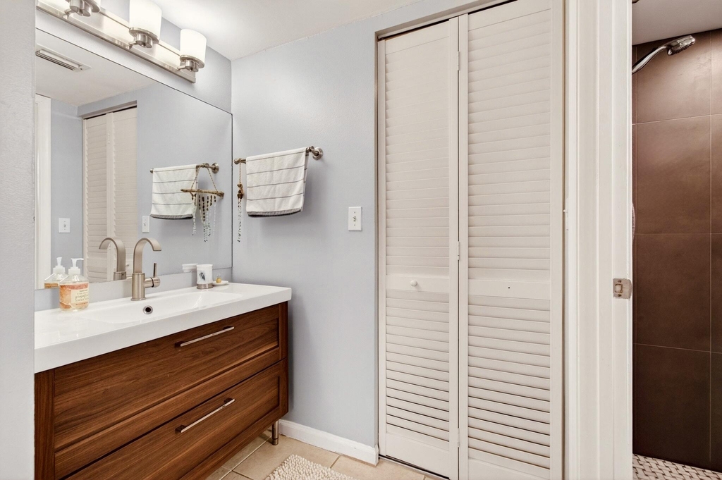 321 Norwood Terrace - Photo 13