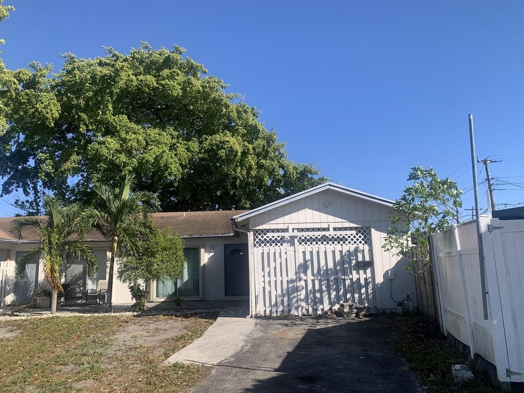 212 Nw 41st Court - Photo 13