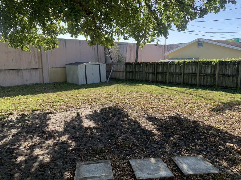 212 Nw 41st Court - Photo 14