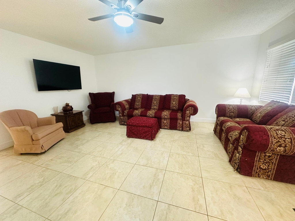 264 Farnham K - Photo 3