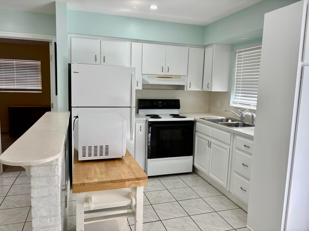 720 Se 15th Street - Photo 2