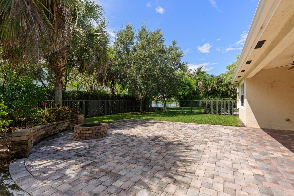 102 Crab Cay Way - Photo 18