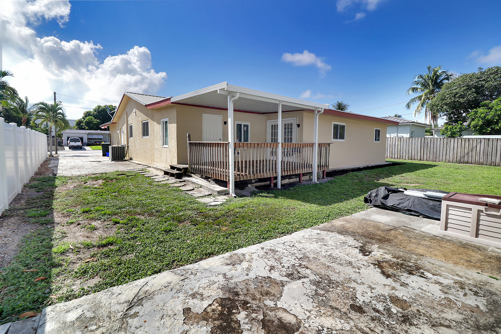 2233 Nw 3rd Avenue - Photo 29