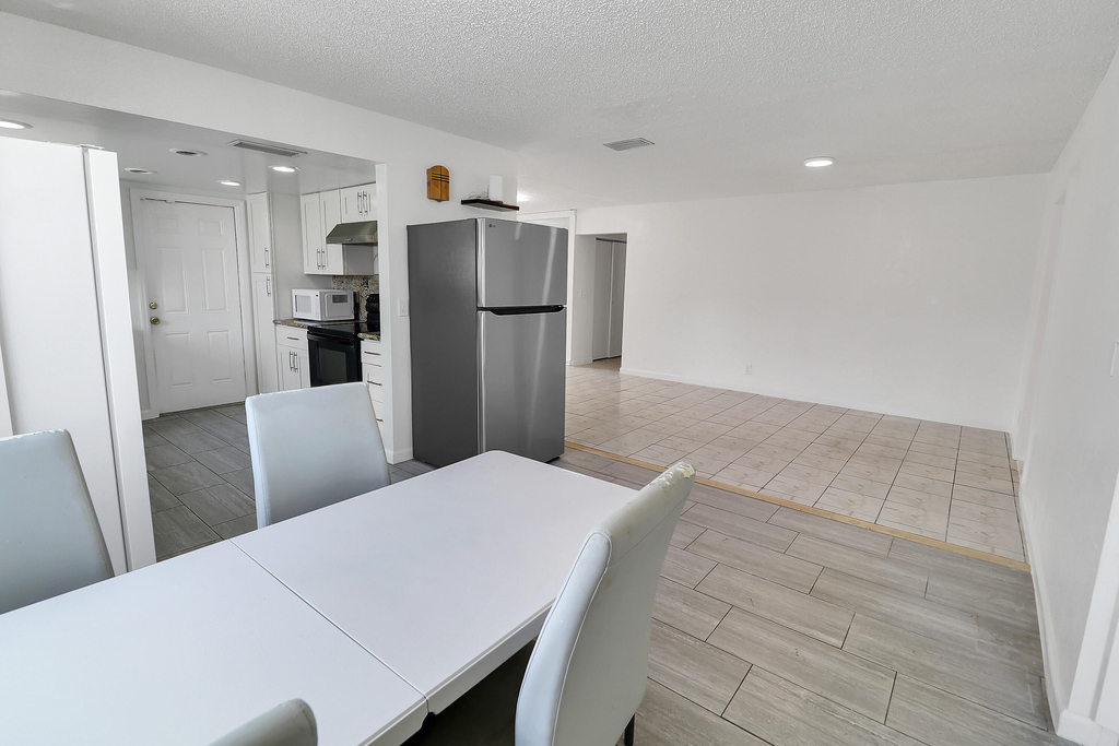 2233 Nw 3rd Avenue - Photo 12