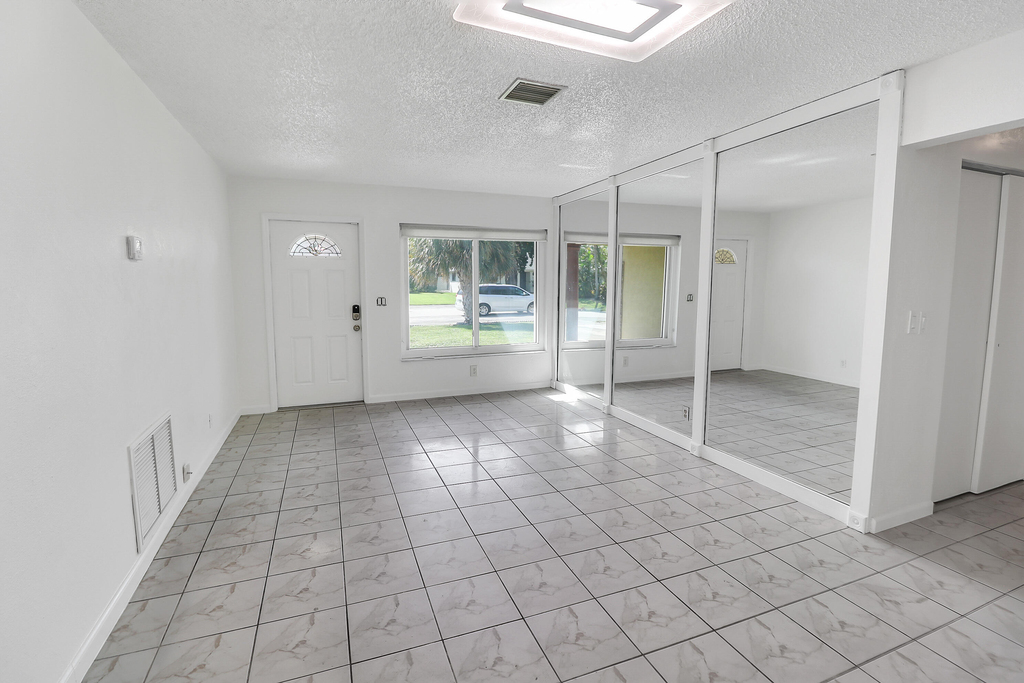 2233 Nw 3rd Avenue - Photo 4
