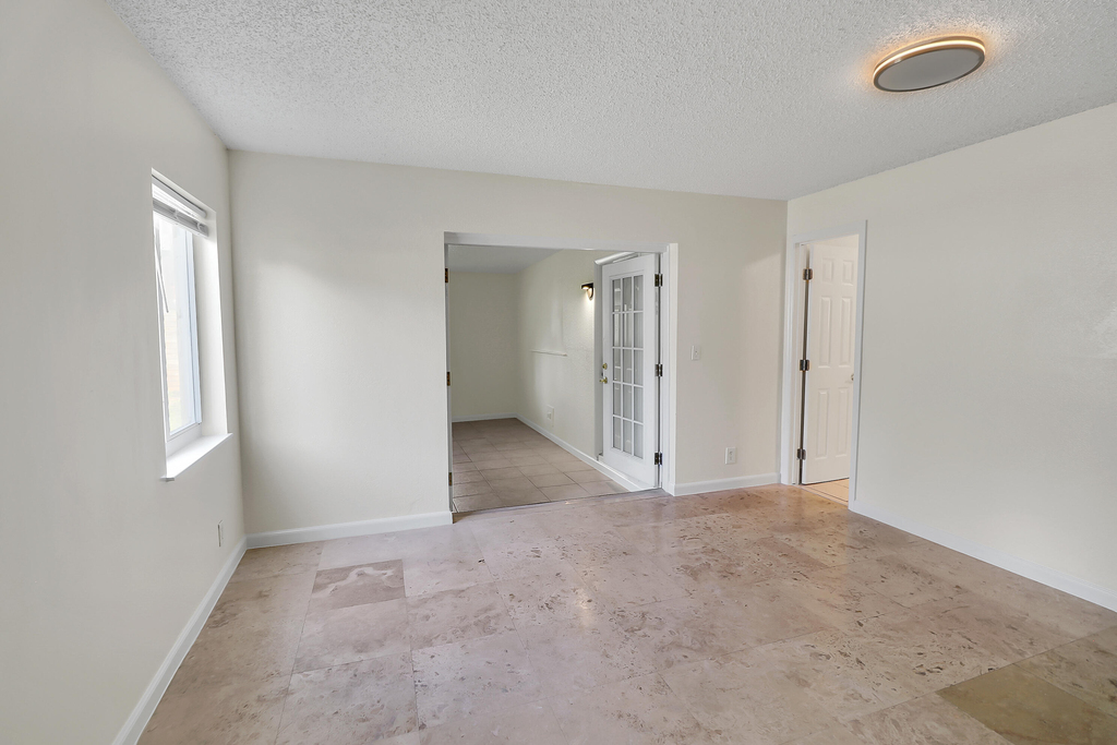 2233 Nw 3rd Avenue - Photo 14