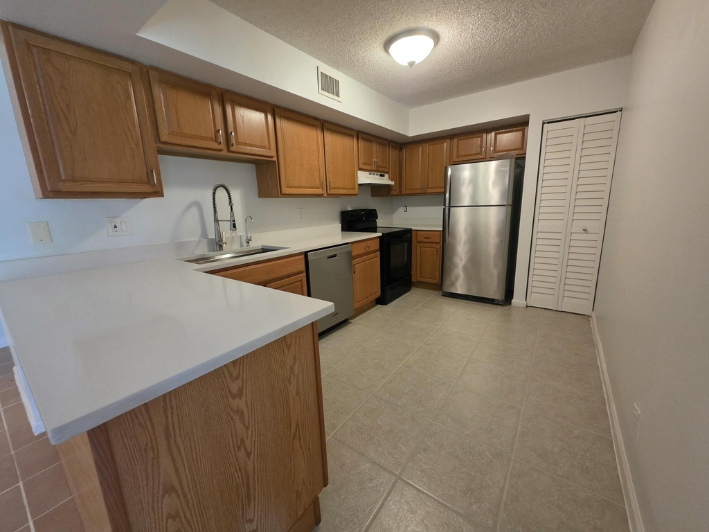 3300 Jaywood Terrace - Photo 4