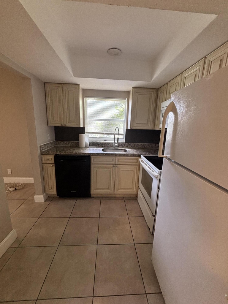 1550 Nw 15th Street - Photo 7