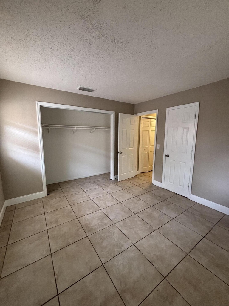 1550 Nw 15th Street - Photo 3