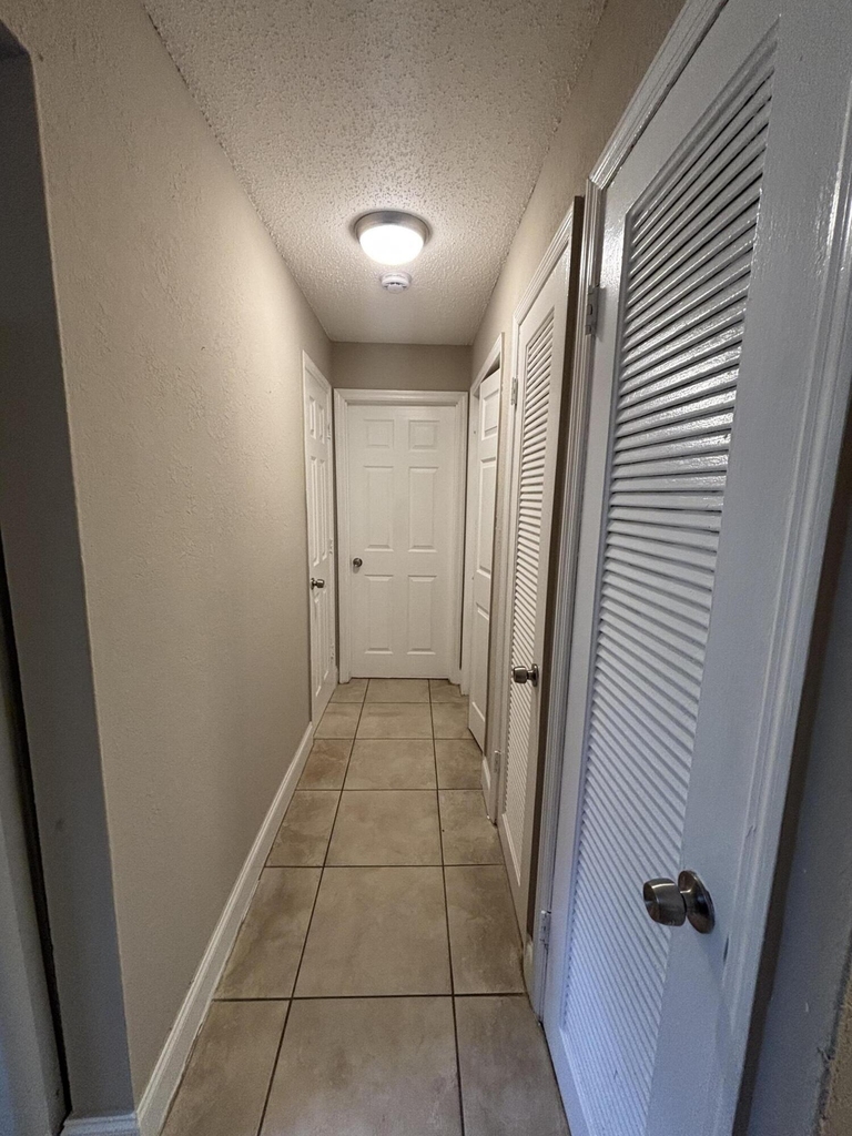 1550 Nw 15th Street - Photo 8