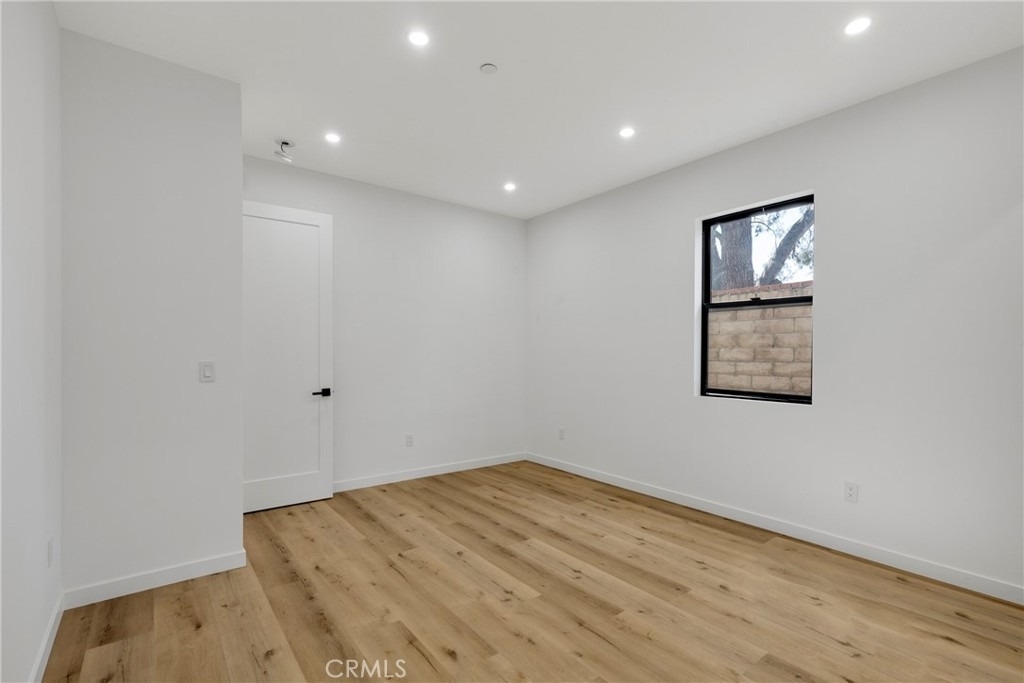 22920 Califa - Photo 13