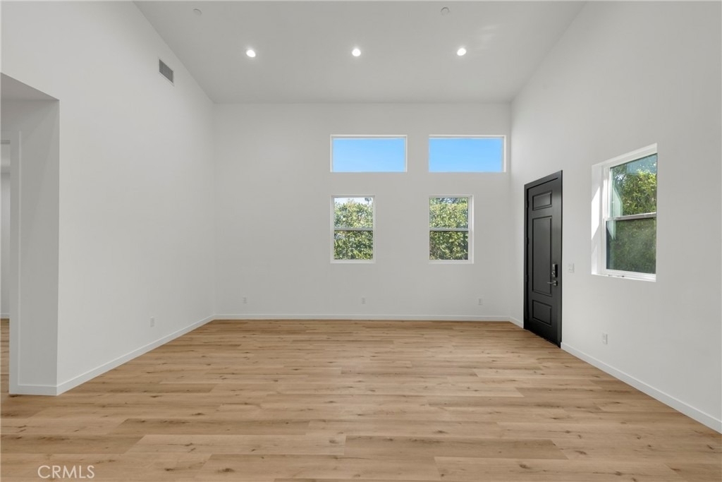 22920 Califa - Photo 9