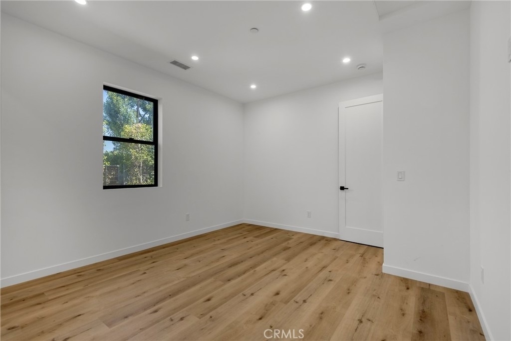 22920 Califa - Photo 17