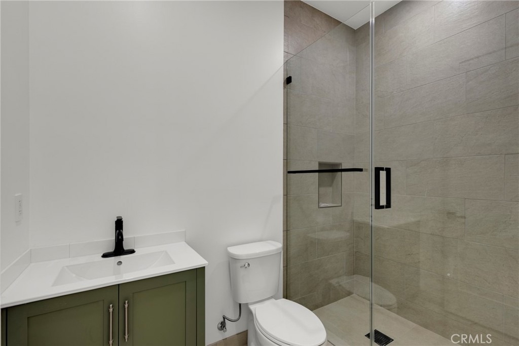 22920 Califa - Photo 18