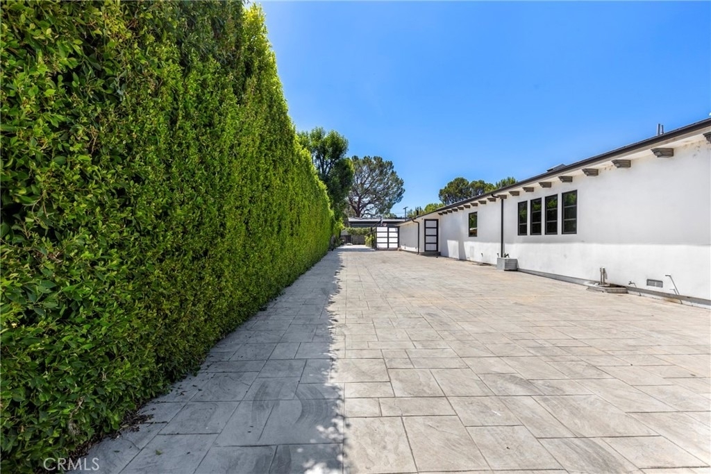 22920 Califa - Photo 3
