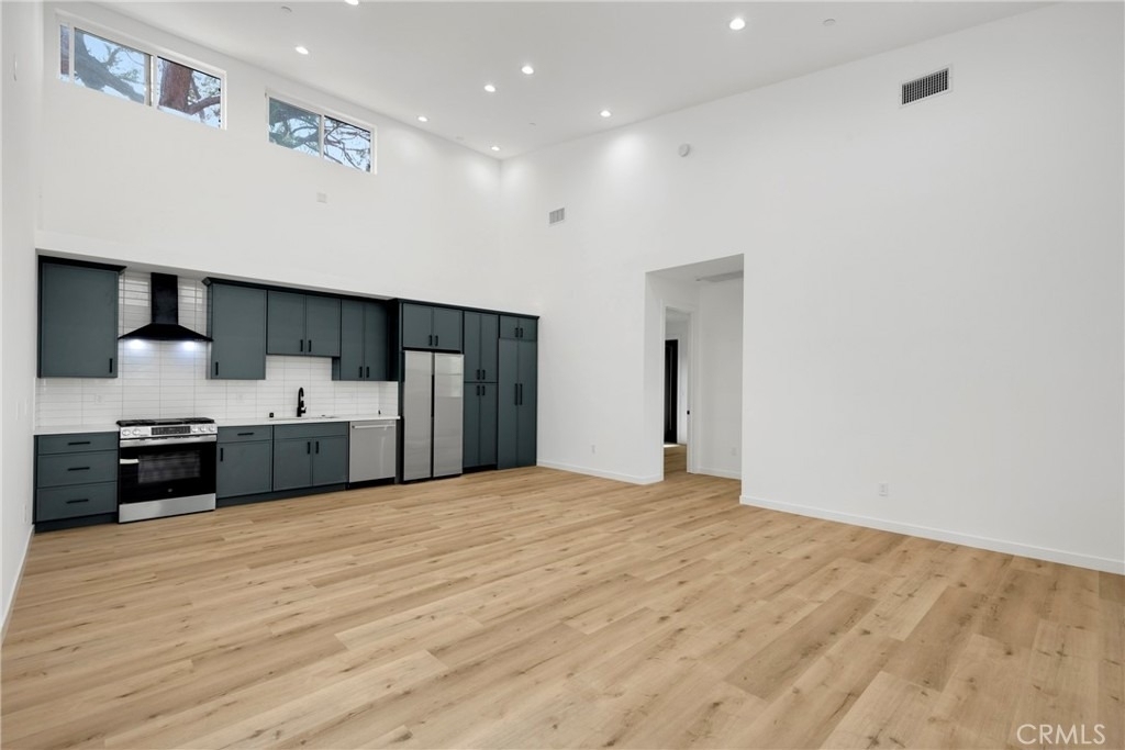 22920 Califa - Photo 11