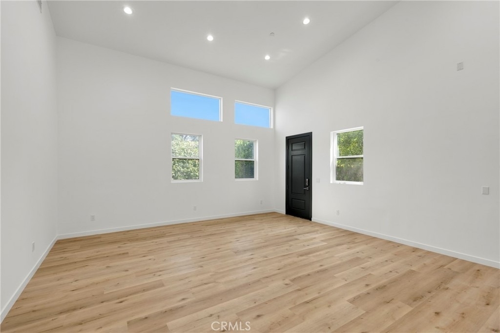 22920 Califa - Photo 8