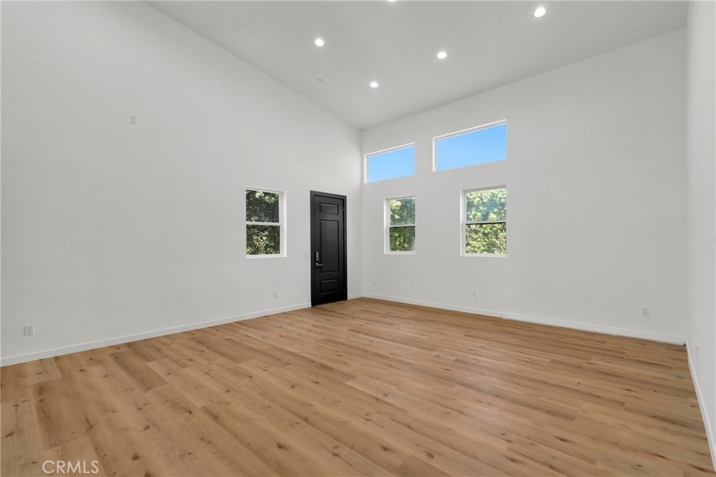 22920 Califa - Photo 11