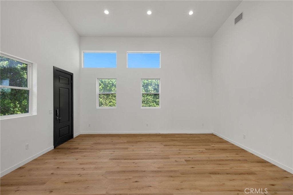 22920 Califa - Photo 10