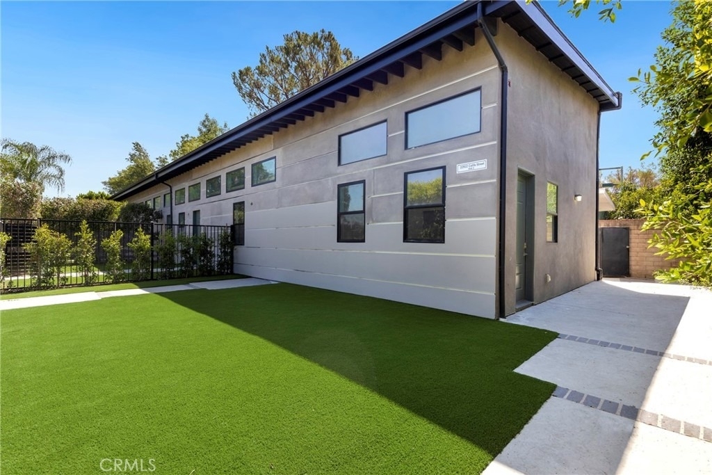 22920 Califa - Photo 7