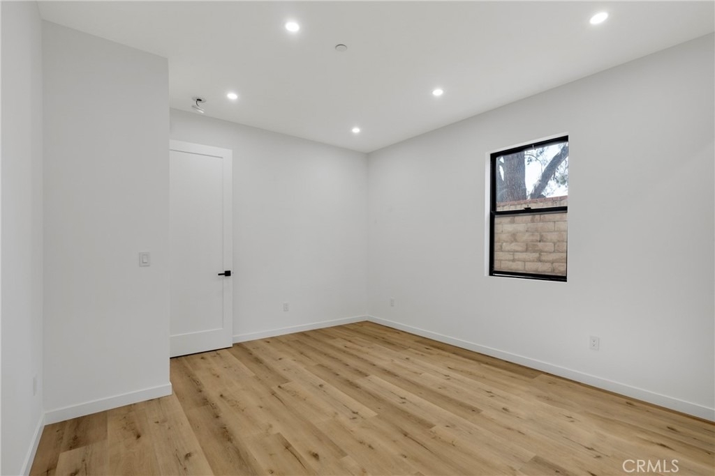 22920 Califa - Photo 14