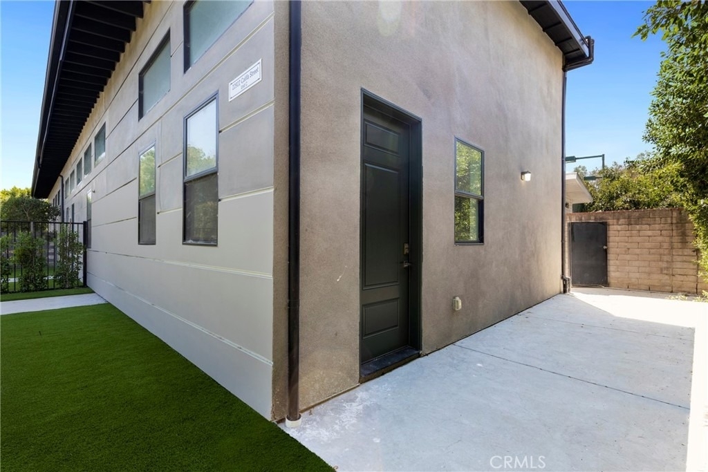 22920 Califa - Photo 8