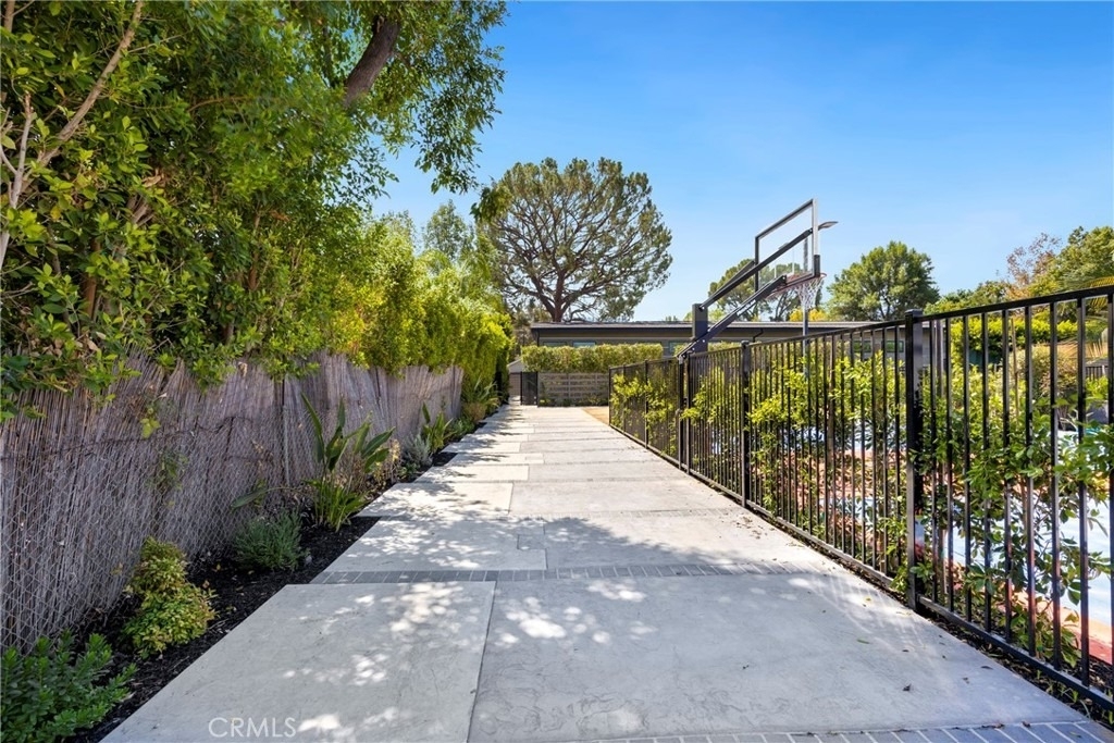 22920 Califa - Photo 4