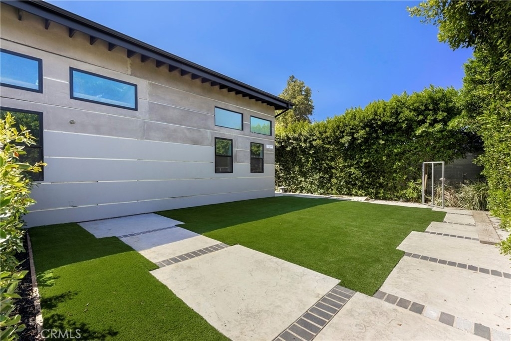 22920 Califa - Photo 6