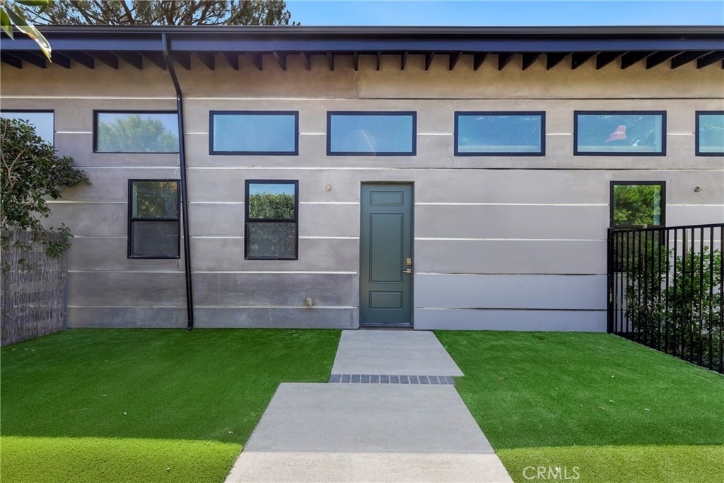 22920 Califa Street - Photo 7