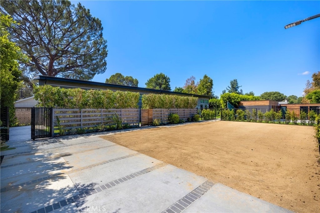 22920 Califa Street - Photo 5
