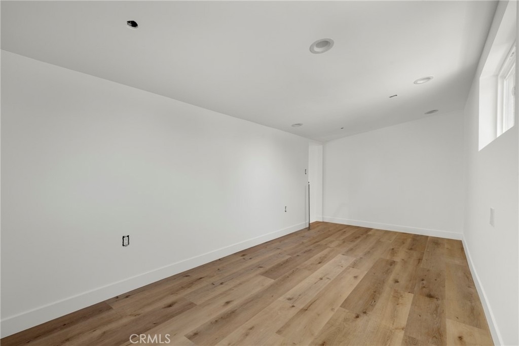22920 Califa Street - Photo 15