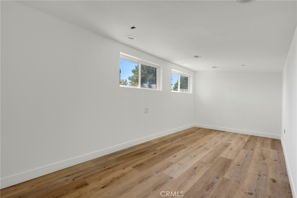 22920 Califa Street - Photo 14