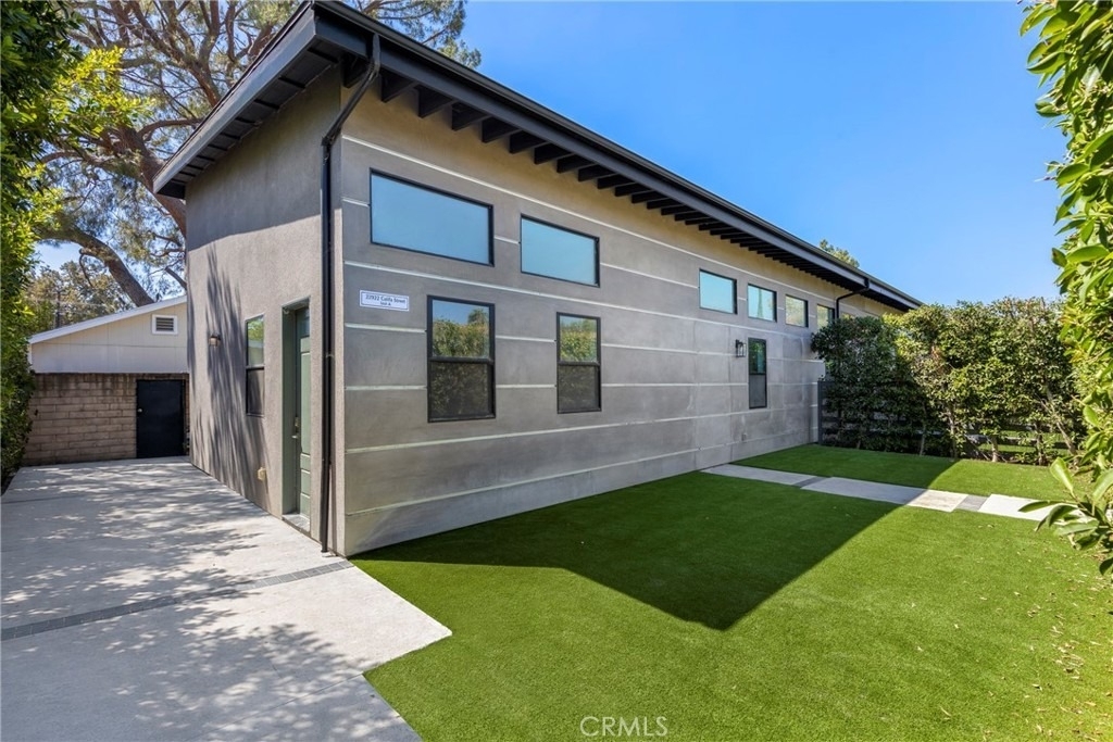 22920 Califa Street - Photo 6