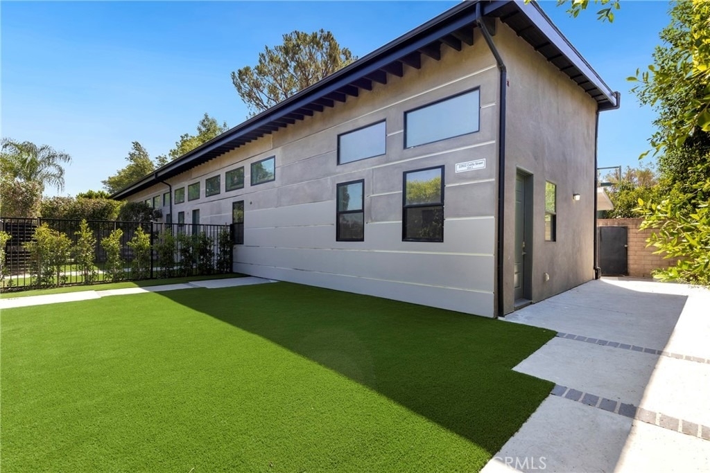 22920 Califa Street - Photo 17