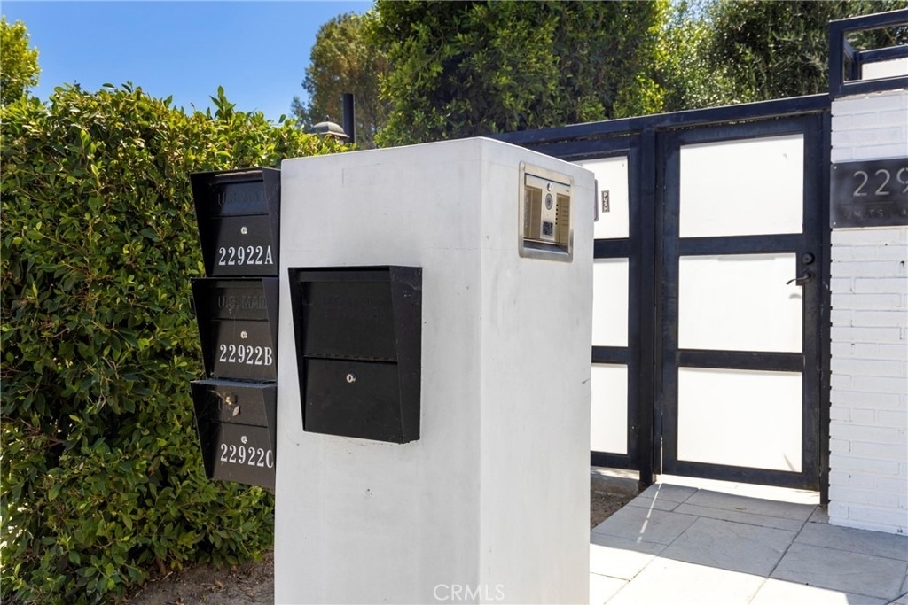 22920 Califa Street - Photo 2