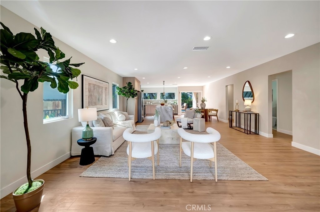 22120 Costanso Street - Photo 2