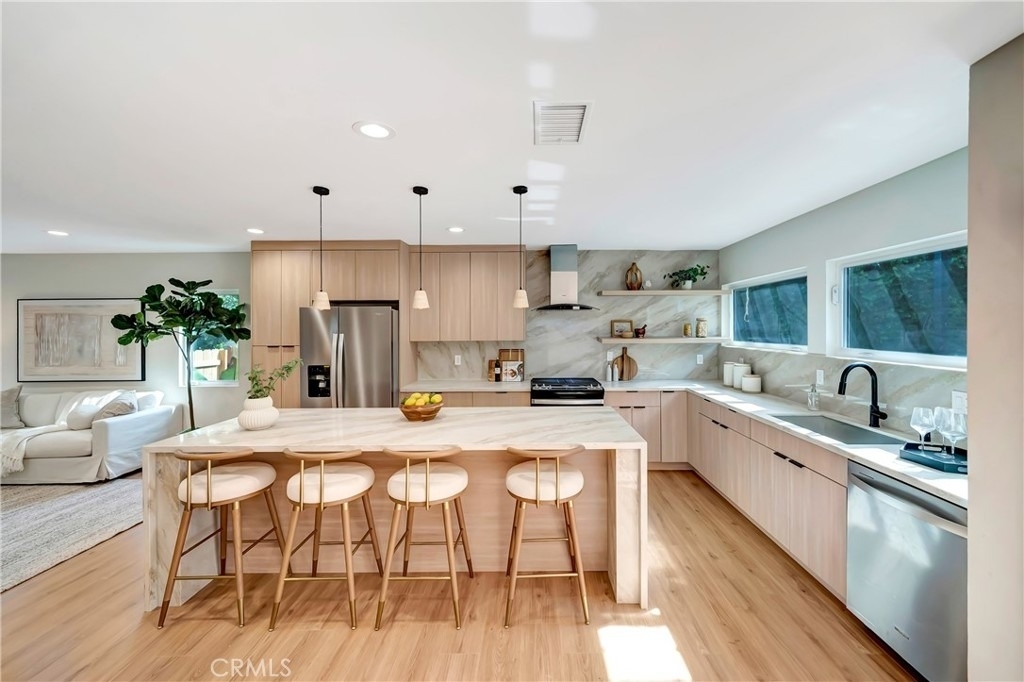 22120 Costanso Street - Photo 7