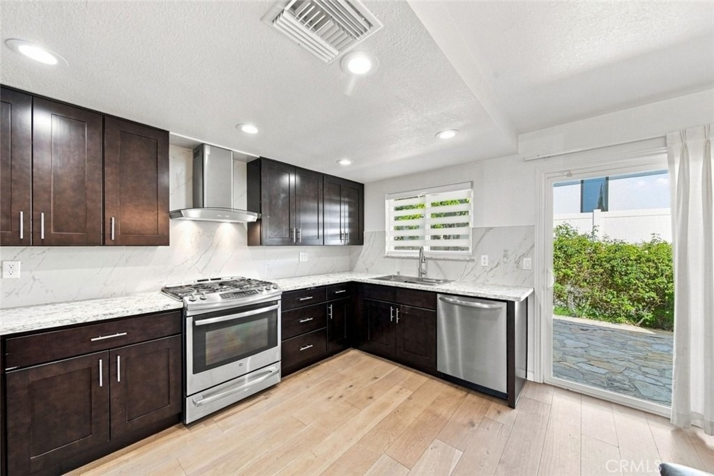 7244 Willis Avenue - Photo 10