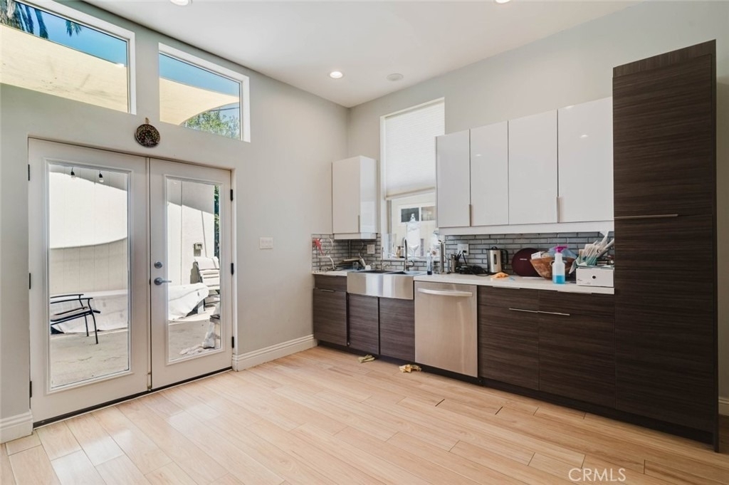 7347 1/2 Jamieson Avenue - Photo 8
