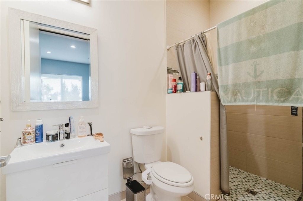 7347 1/2 Jamieson Avenue - Photo 17