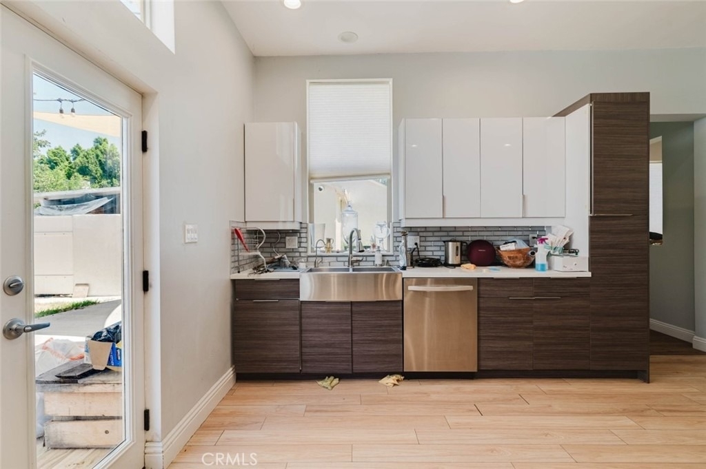 7347 1/2 Jamieson Avenue - Photo 9
