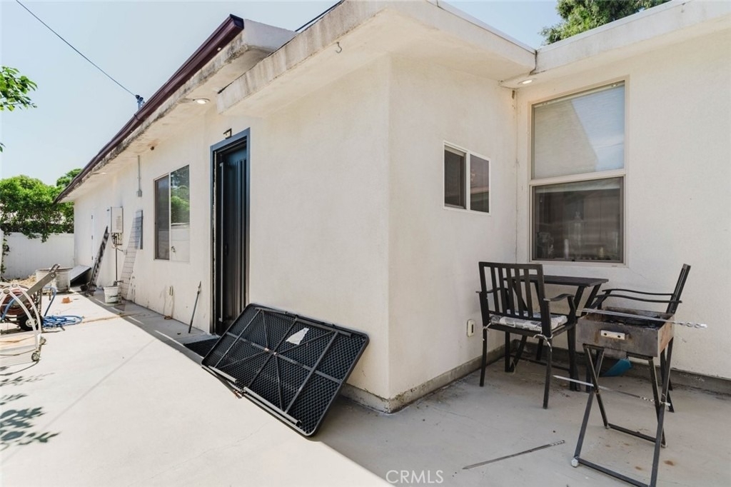 7347 1/2 Jamieson Avenue - Photo 1