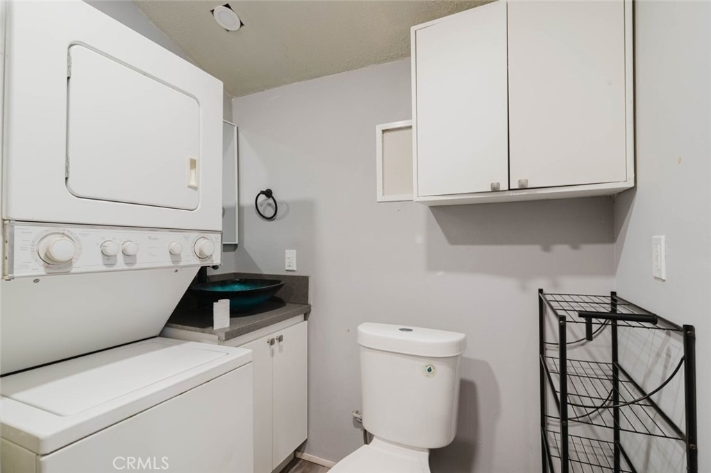 7345 Jamieson Avenue - Photo 6