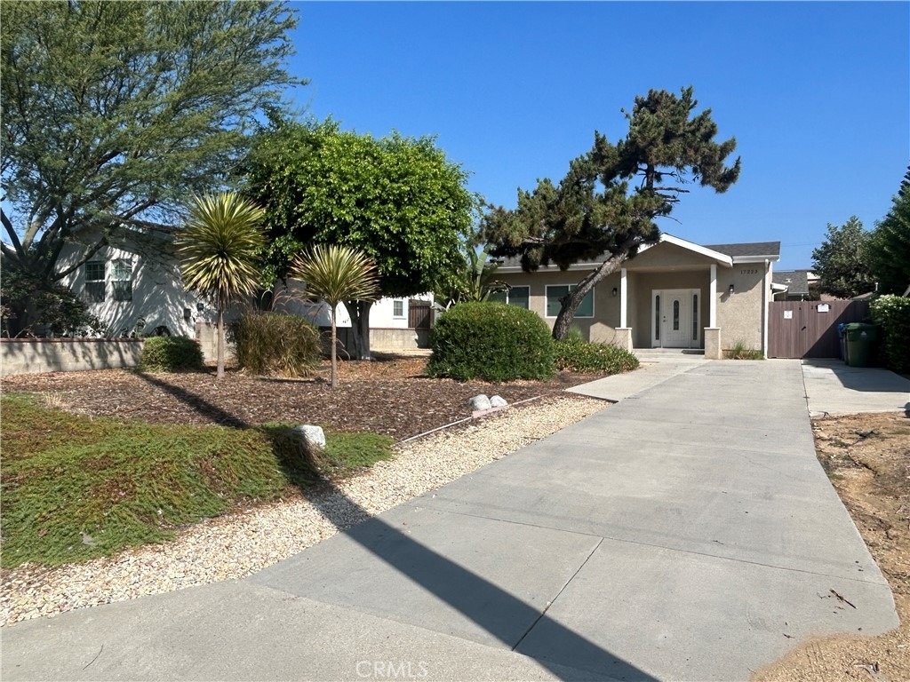 17223 Kingsbury Street - Photo 1